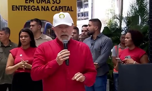 'Ninguém vai fazer a gente mudar o PIX', diz Lula ao comentar relatório dos EUA com críticas à ferramenta