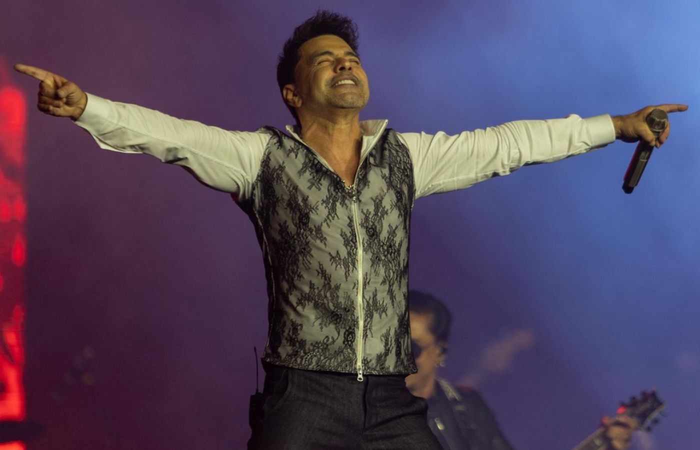 Zezé di Camargo brinca com ‘canta, Mirosmar’ e faz público de segunda voz em