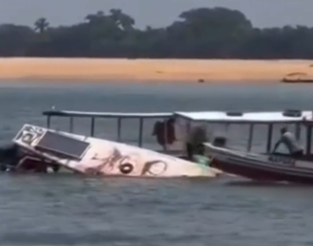 Barco com passageiros afunda no rio Tocantins, em Marabá, no Pará