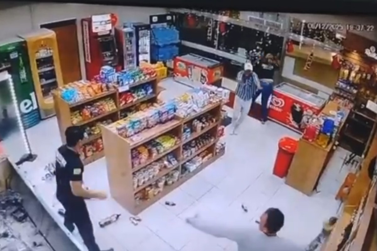 Vídeo mostra policial militar à paisana agredindo funcionário e quebrando objetos em loja de Manaus
