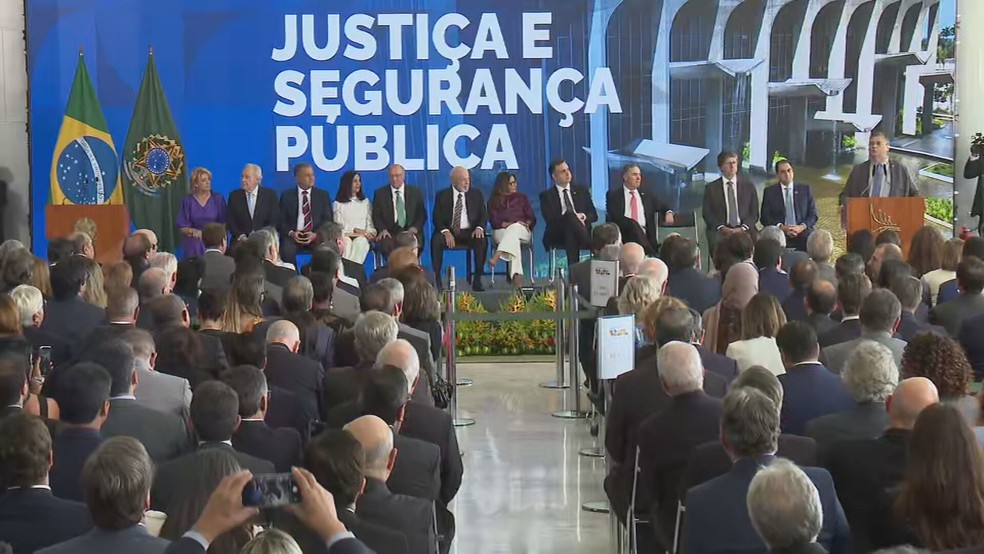 Cerimônia de posse de Ricardo Lewandowski no Ministério da Justiça — Foto: TV Globo/Reprodução