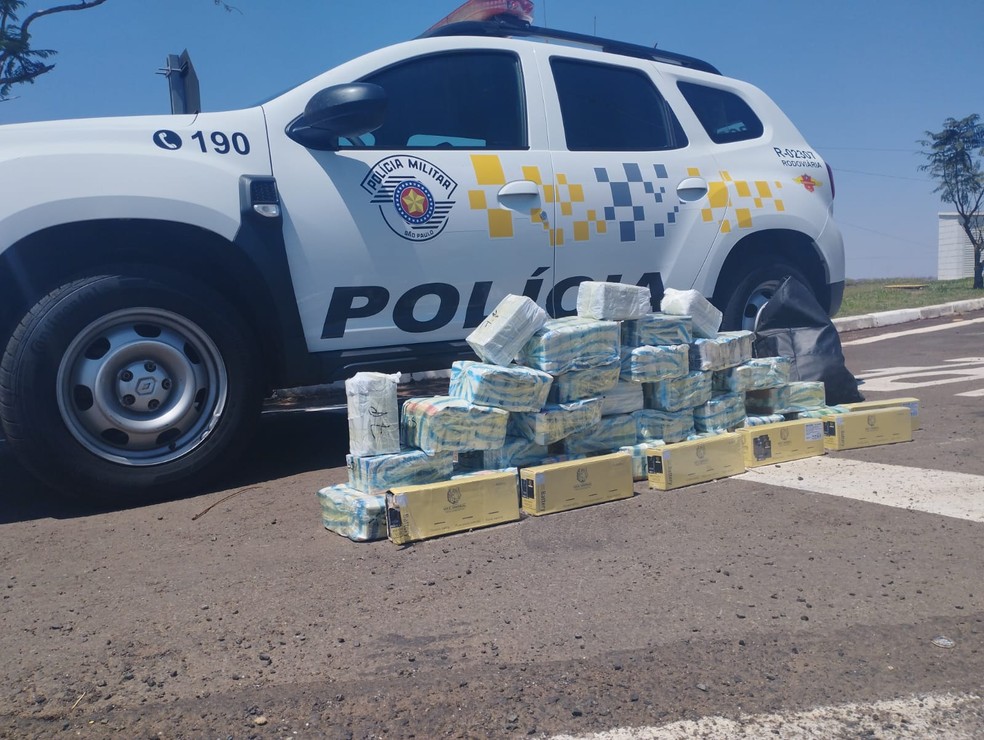 Produtos de origem estrangeira não apresentavam nota fiscal — Foto: Polícia Rodoviária/Divulgação