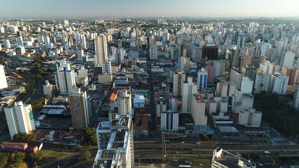 Imagem aérea de Campinas na região do centro — Foto: Reprodução/EPTV