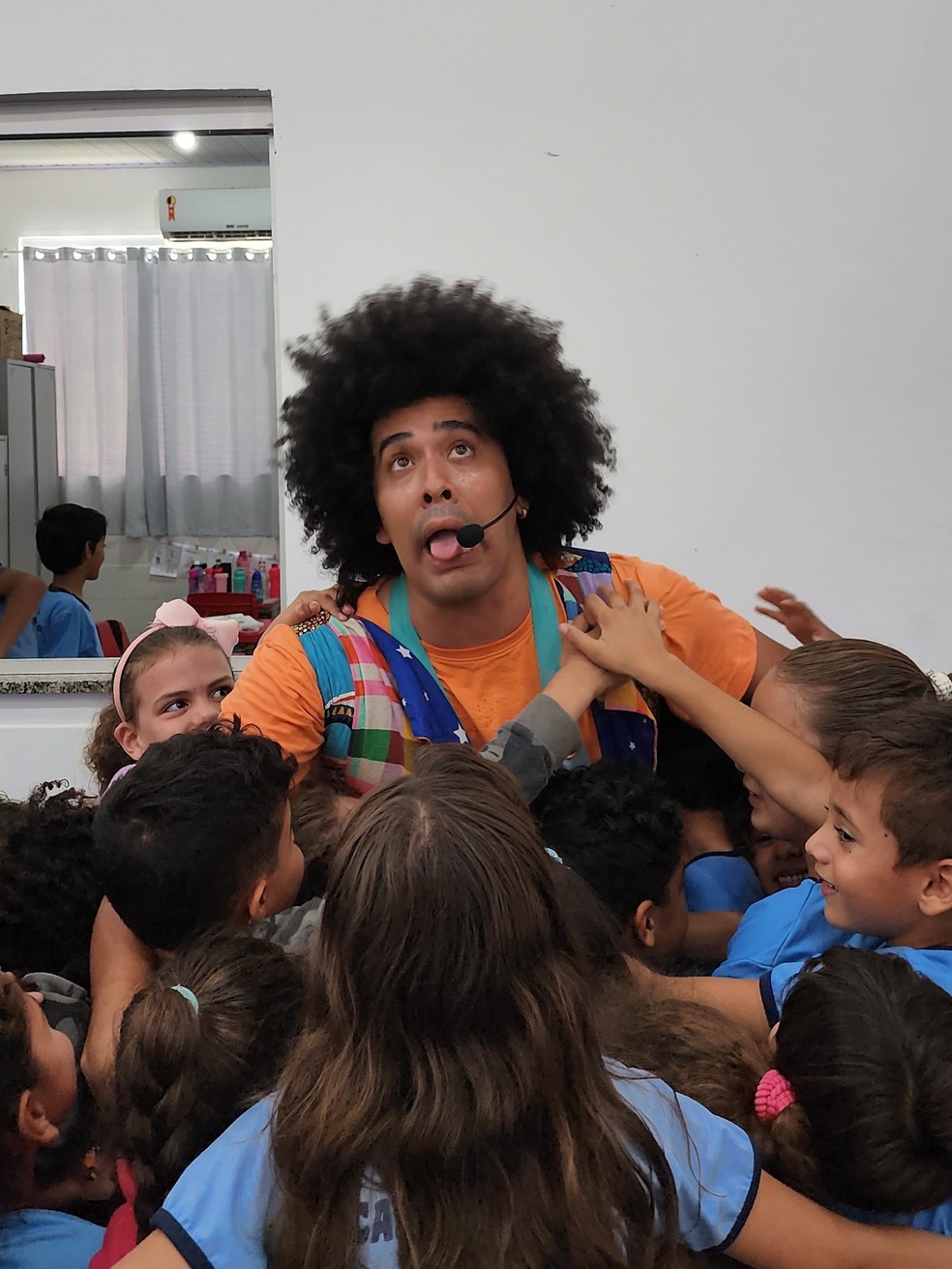 Contador de histórias apresenta uma adaptação de um conto popular — Foto: Arquivo pessoal