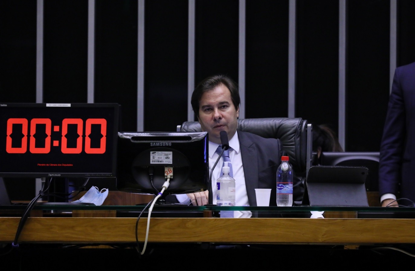 Rodrigo Maia diz que proposta na Câmara sobre prazo de inquérito é mais 'fácil de justificar'