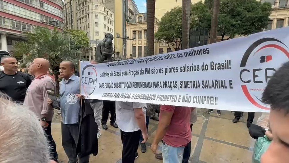 Policiais civis protestam no centro de SP por nova Lei Orgânica e reajuste salarial — Foto: William Santos/TV Globo