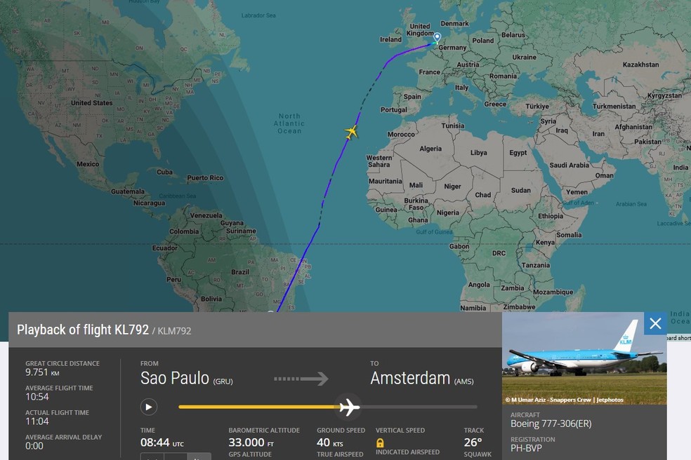 Imagem do percurso do voo KL792 entre 5 e 6 de agosto de 2025, mostrado pelo site de monitoramento aéreo FlightRadar24 — Foto: Reprodução