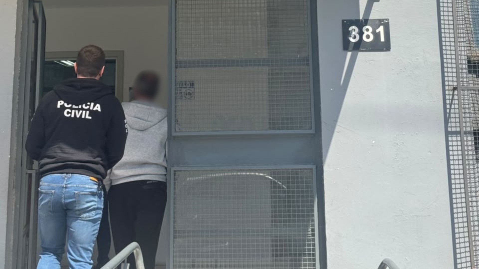 Professor da rede municipal é preso suspeito de crimes sexuais contra alunas no RS