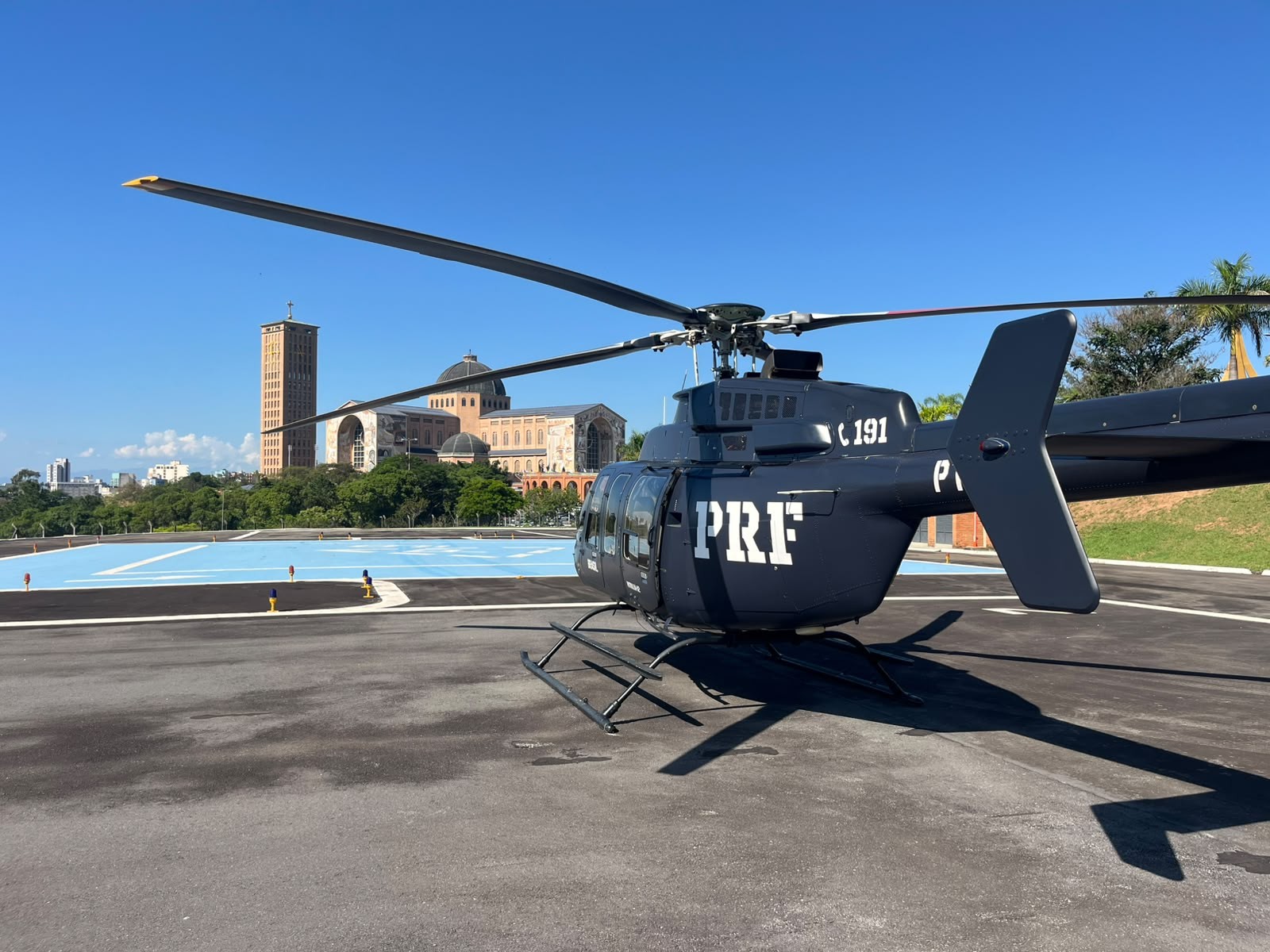 PRF usa helicóptero e drones para reforçar fiscalização na Dutra durante romaria a Aparecida