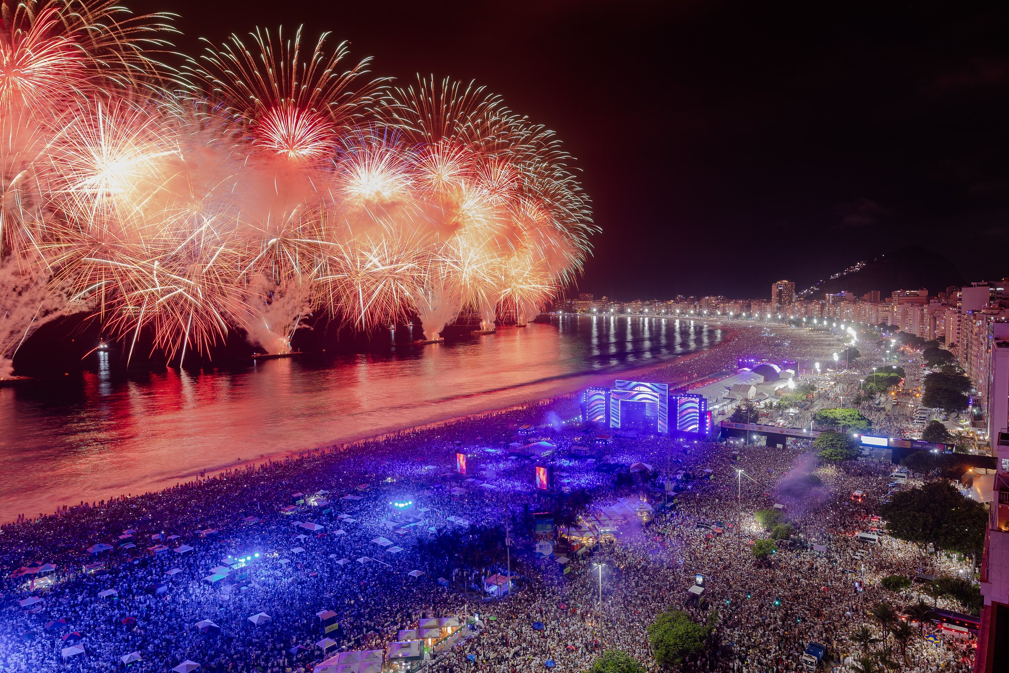 Ano Novo 2025: veja FOTOS e VÍDEOS das festas de réveillon pelo Brasil 