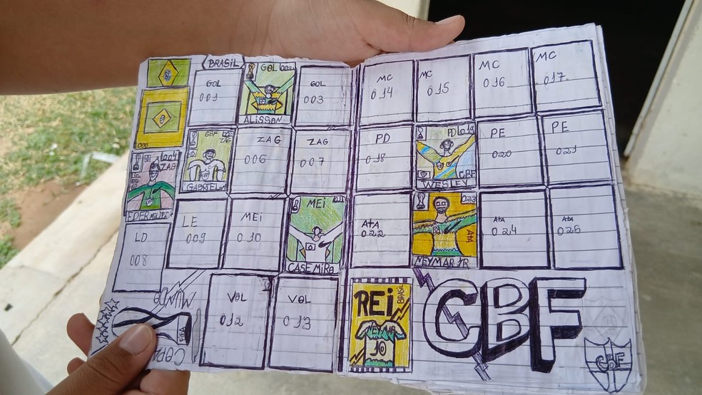 Menino viraliza ao criar �lbum de copa desenhado, na Para�ba � Foto: Arquivo Pessoal