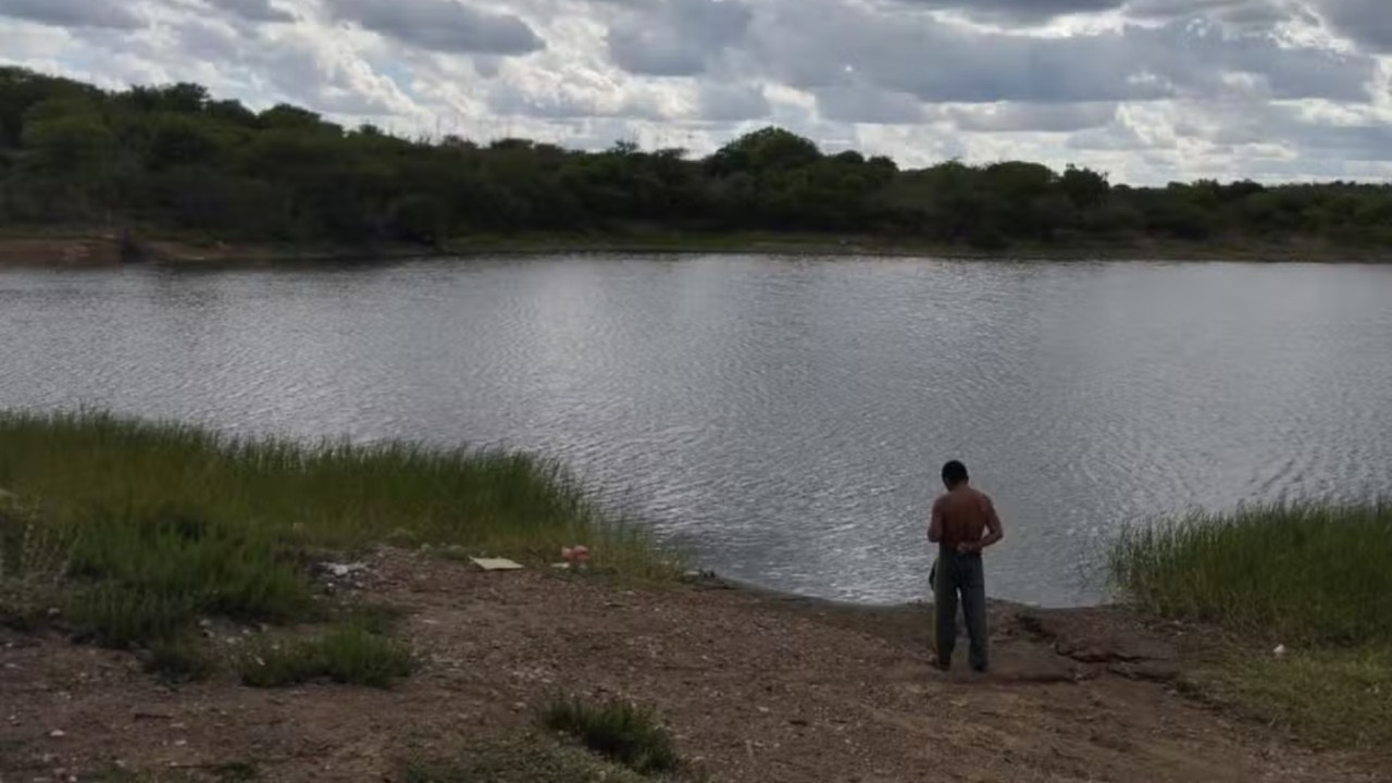 Jovens de 12 e 13 anos morrem afogados em lagoa no interior do Ceará