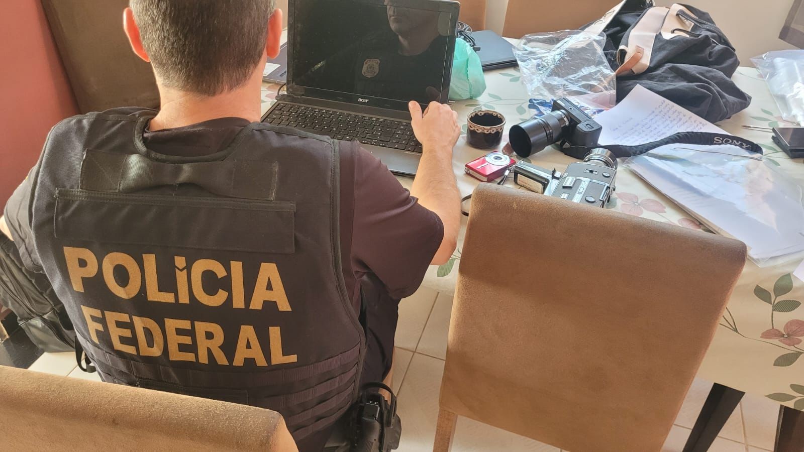 PF prende investigado por abuso sexual infantil durante operação em Jacareí