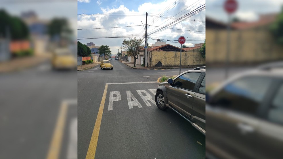 Pai da v&iacute;tima fez foto do local do acidente e mostrou sinaliza&ccedil;&atilde;o de pare &mdash; Foto: Arquivo pessoal/Edmar Medeiros