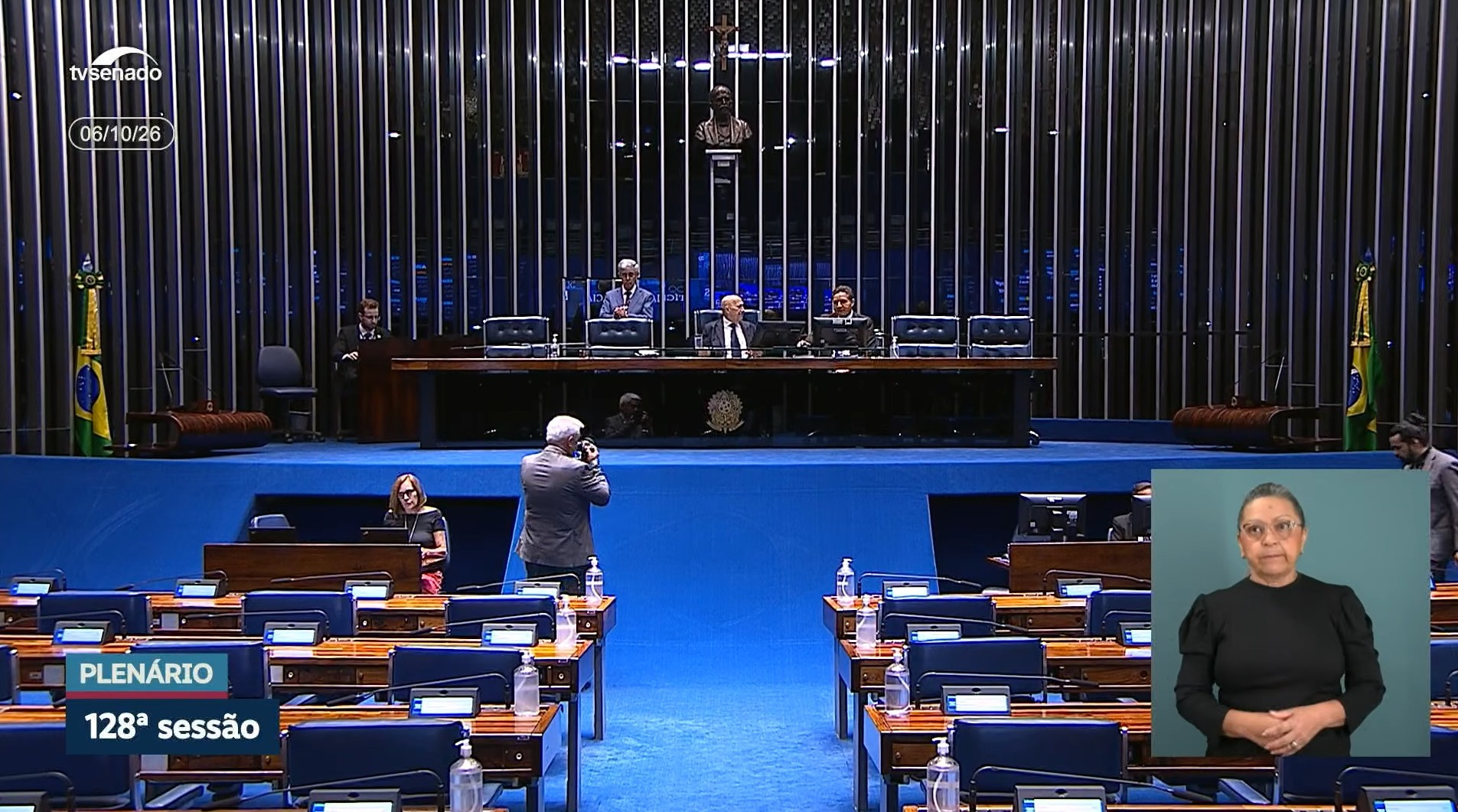 Após 1º turno das eleições, Senado começa a discutir PEC do fim da escala 6x1