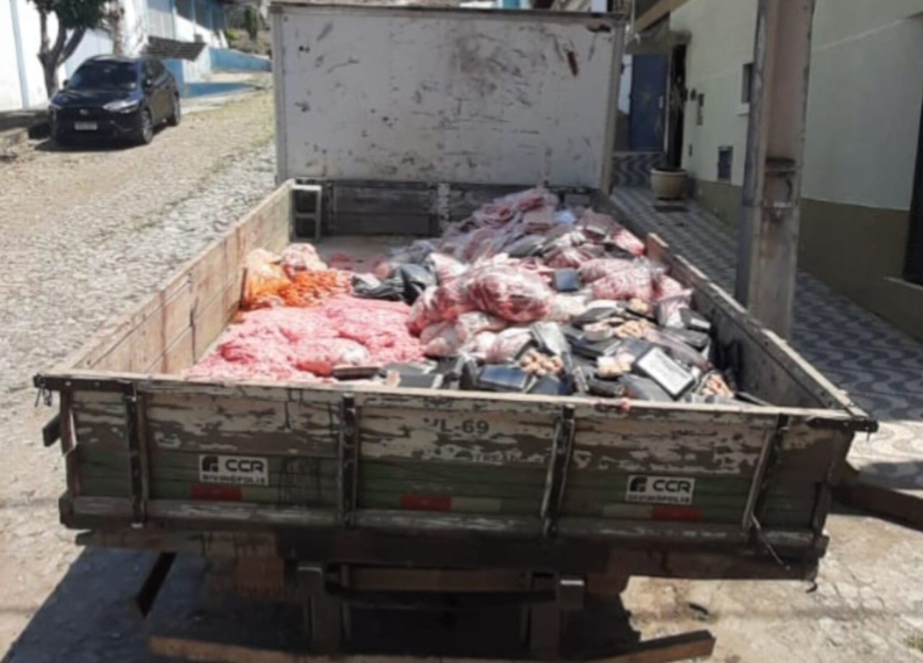 Mais de uma tonelada de carne e linguiça imprópria para consumo é apreendida em Divinópolis