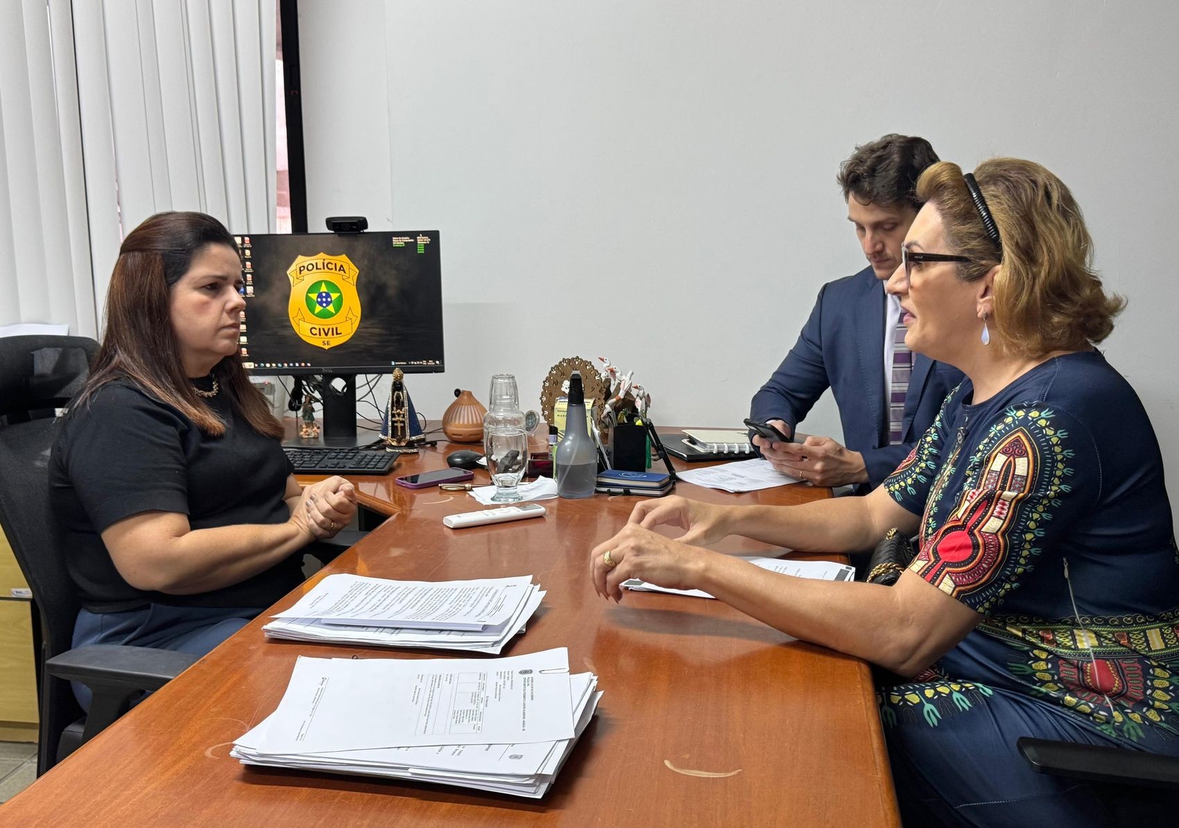 Após ameaças, deputada Linda Brasil apresenta dossiê e formaliza denúncias às autoridades em Sergipe