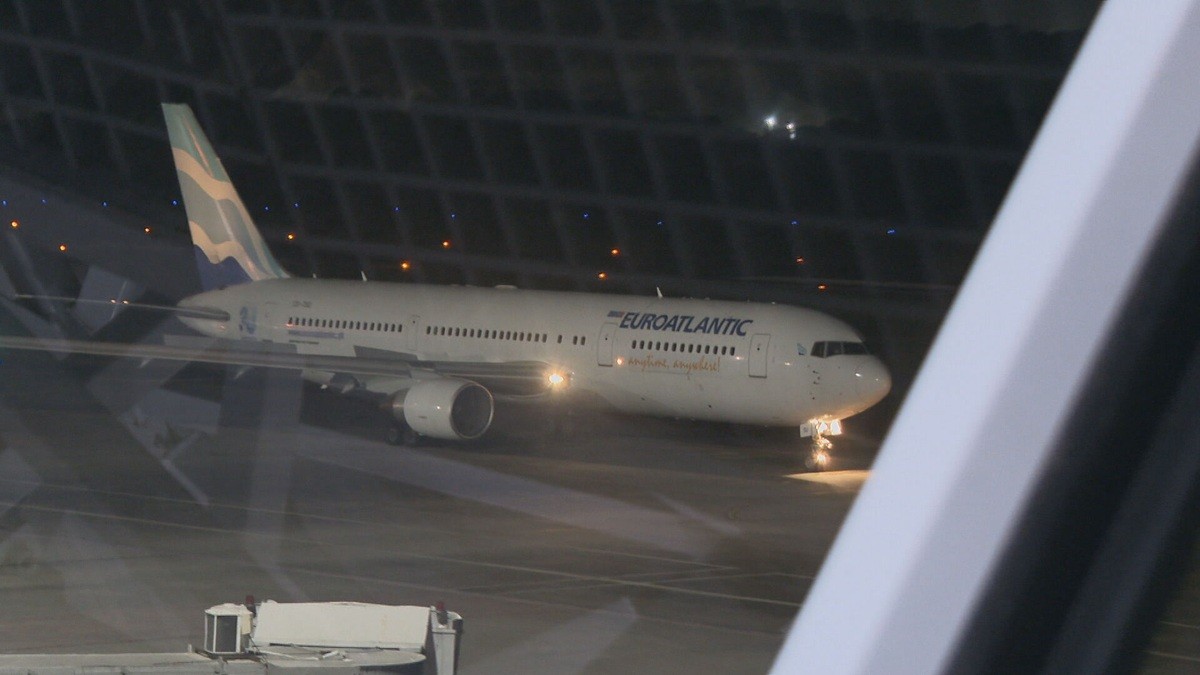 'Todo mundo começou a ficar meio tenso, apreensivo', diz passageiro de voo inaugural do Recife para Madri após avião dar voltas e retornar a aeroporto