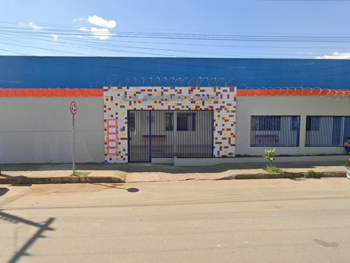 Após chutar aluno de 5 anos dentro de sala de aula, professora é indiciada por maus-tratos em MG