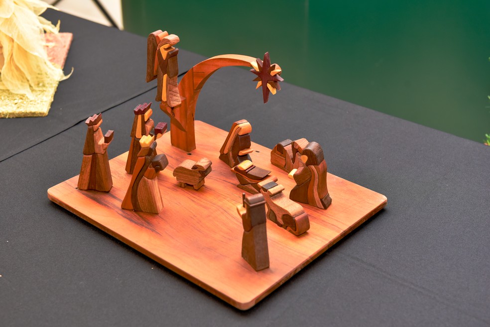 Presépio em marchetaria feito por Odilon de Botucatu faturou o segundo ligar do júri especializado — Foto: Senar/Divulgação