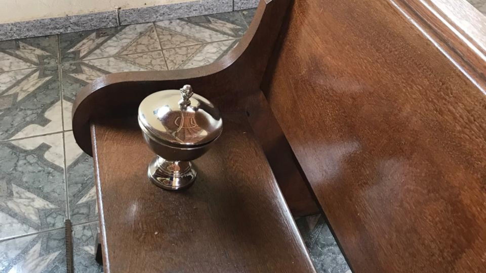 Ambula usada para armazenar as hóstias durante a missa