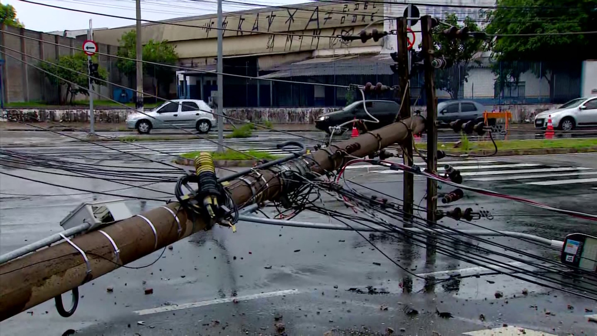 Dois postes são danificados por dia em acidentes de trânsito na região de Campinas