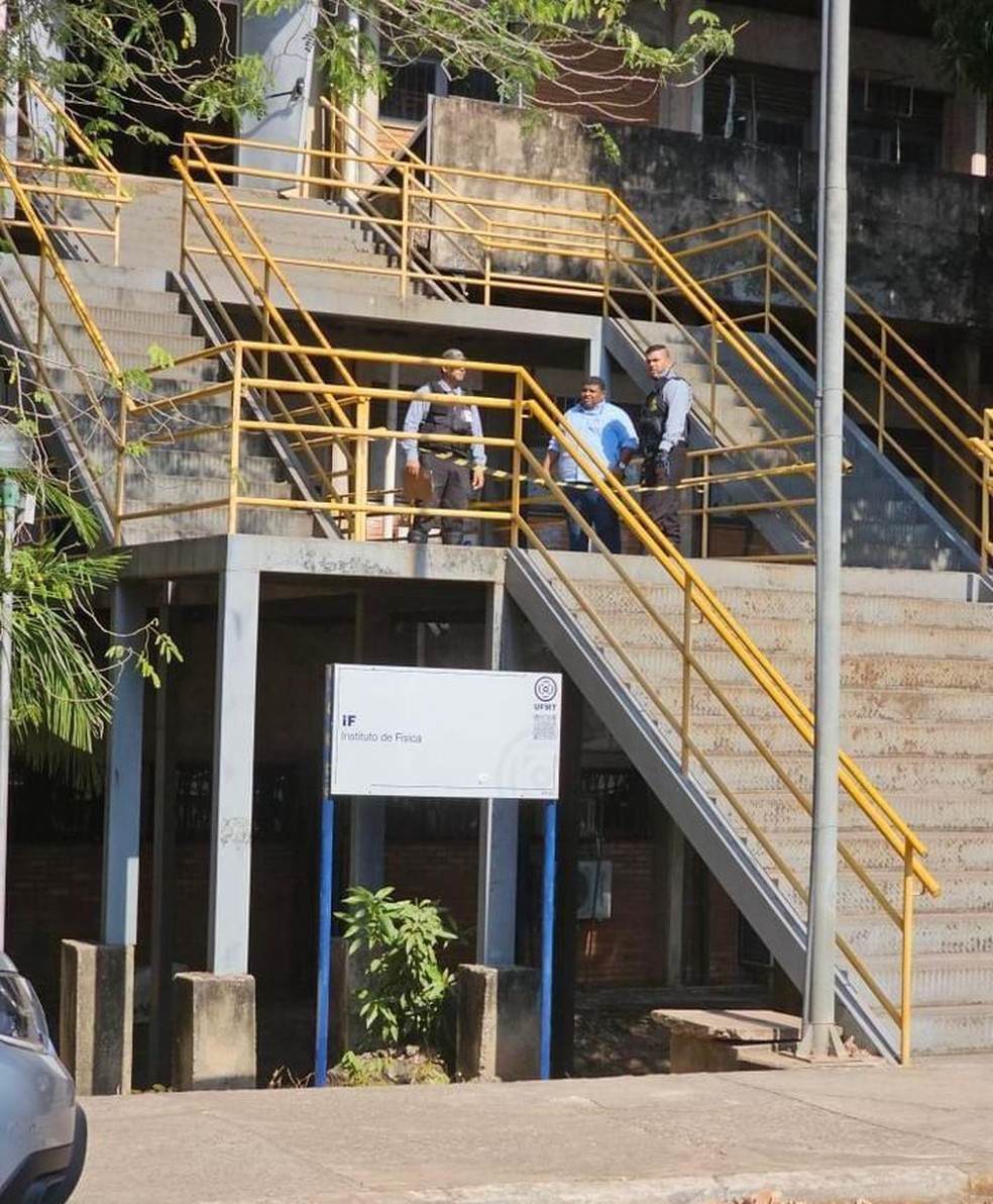 Instituto de Física da UFMT é evacuado — Foto: Divulgação