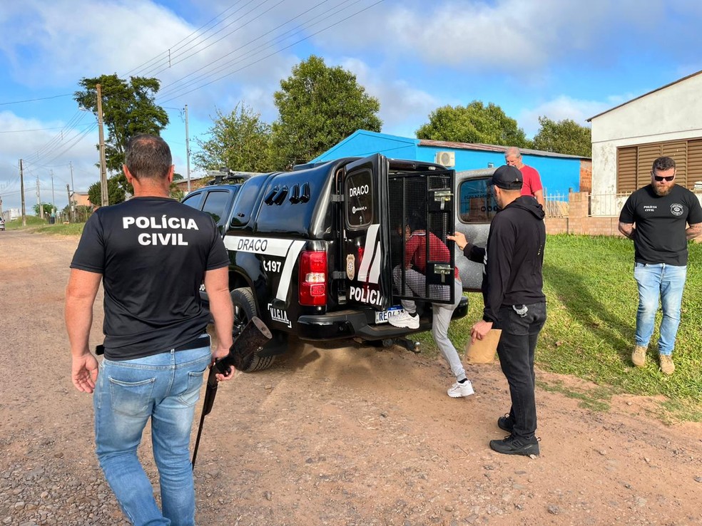 Grupo é preso apontado por usar nome de delegado de SC, aplicar 'golpe do nude' e movimentar R$ 2,8 milhões — Foto: Polícia Civil de Santa Catarina/Divulgação