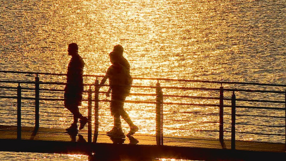 Porto Alegre teve temperatura máxima acima dos 37ºC nesta terça-feira (4) — Foto: Reprodução/RBS TV
