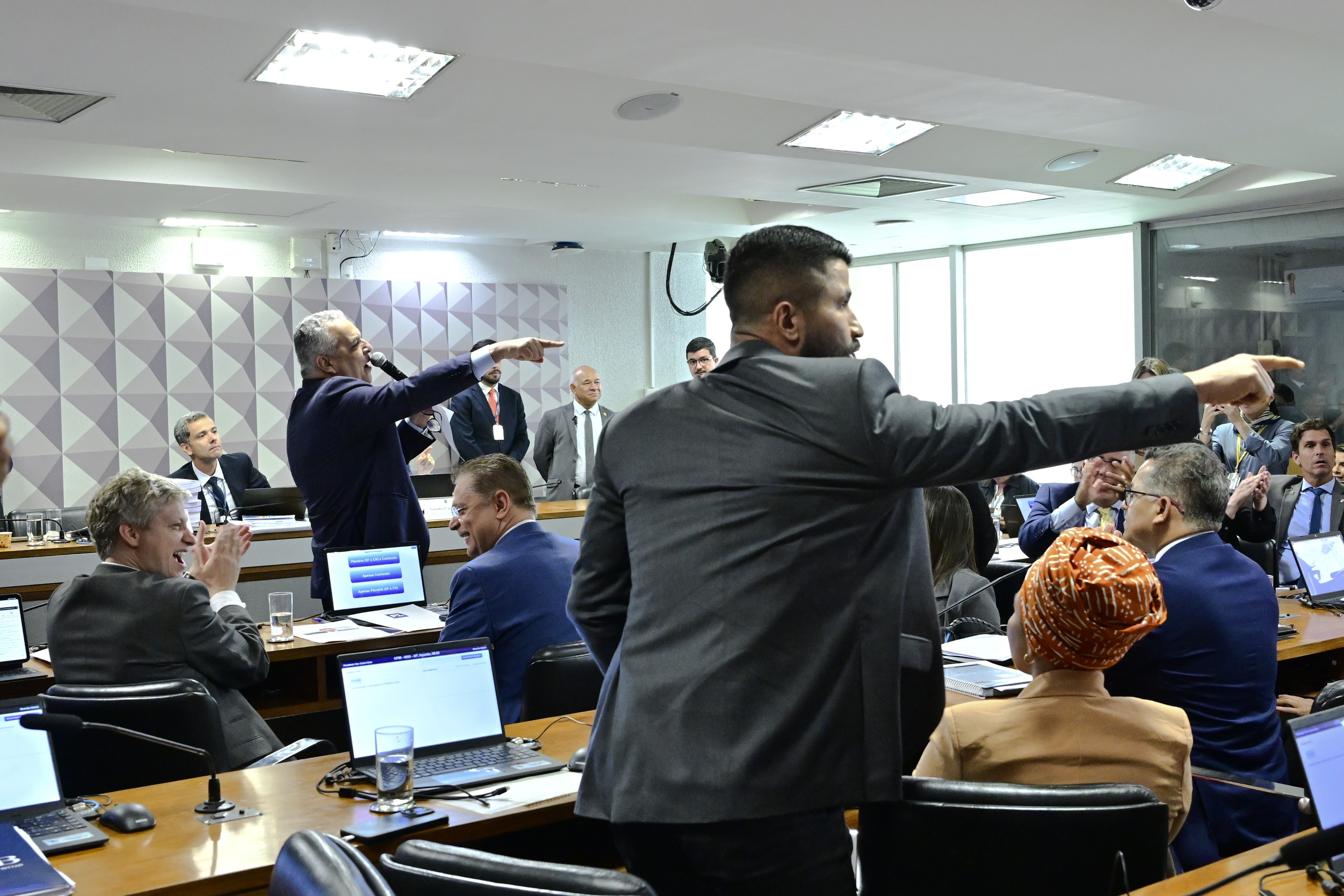 CPMI do INSS: relator resgata fala de Barroso em discussão com Gilmar e gera bate-boca na sessão