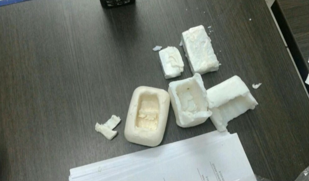 Imagens dos sabonetes que escondiam porções de maconha encontrados com o advogado. — Foto: TV Globo/Reprodução