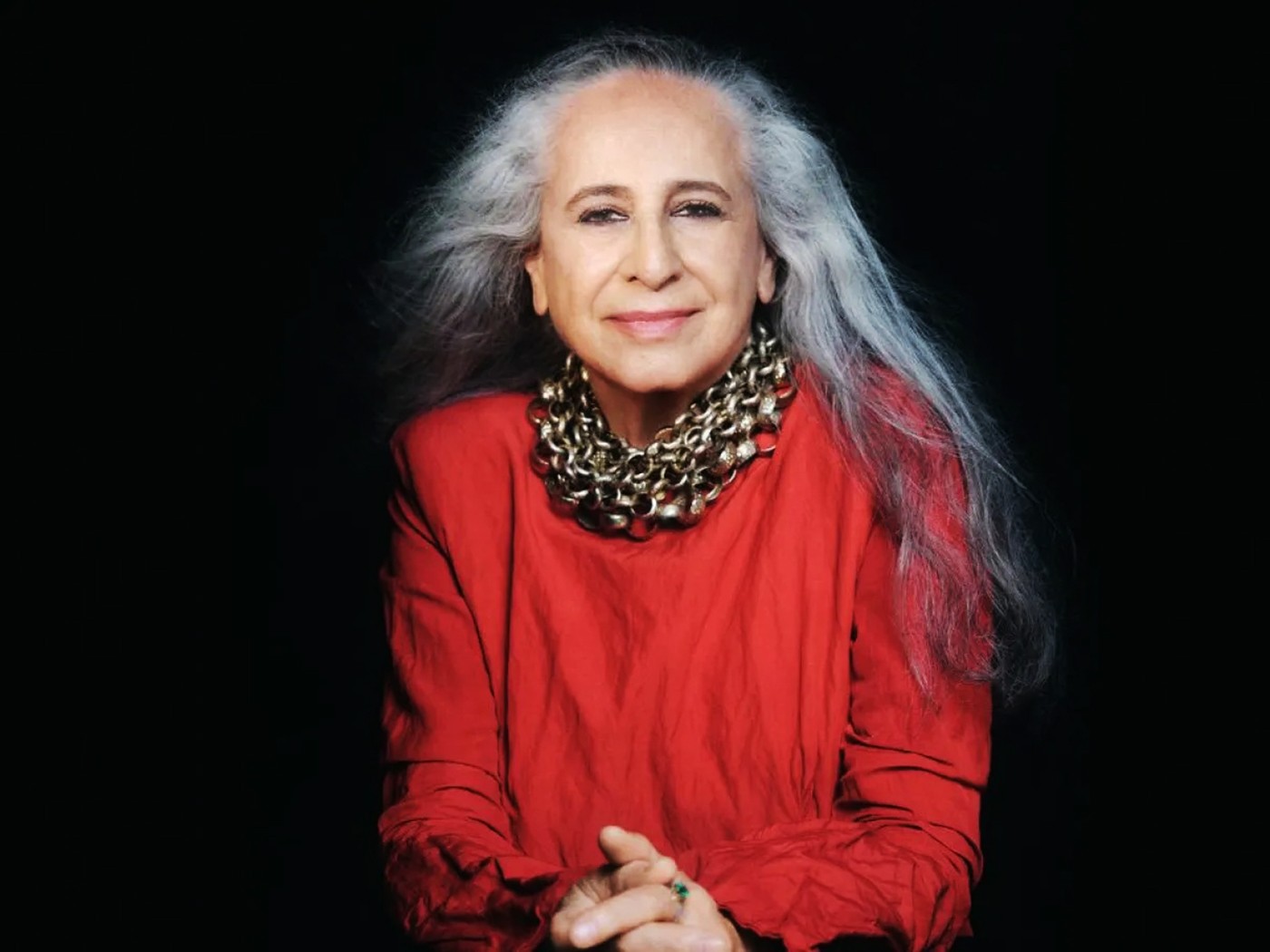 Maria Bethânia desbravar ‘Mares da Espanha’ no show dos 60 anos de palco é gesto de carinho em Angela Ro Ro