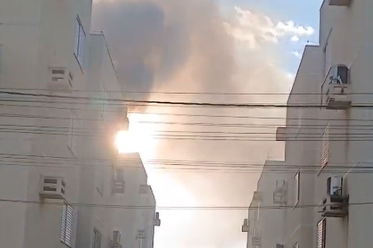 Vídeo: apartamento pega fogo em Várzea Grande (MT)