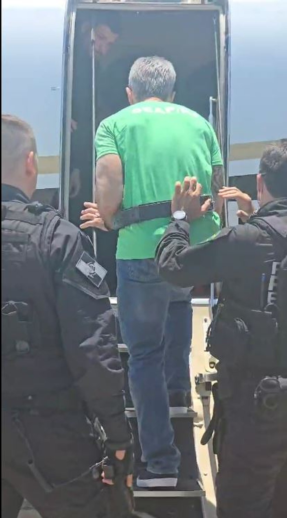 Rogério Andrade embarcando para Campo Grande — Foto: Reprodução