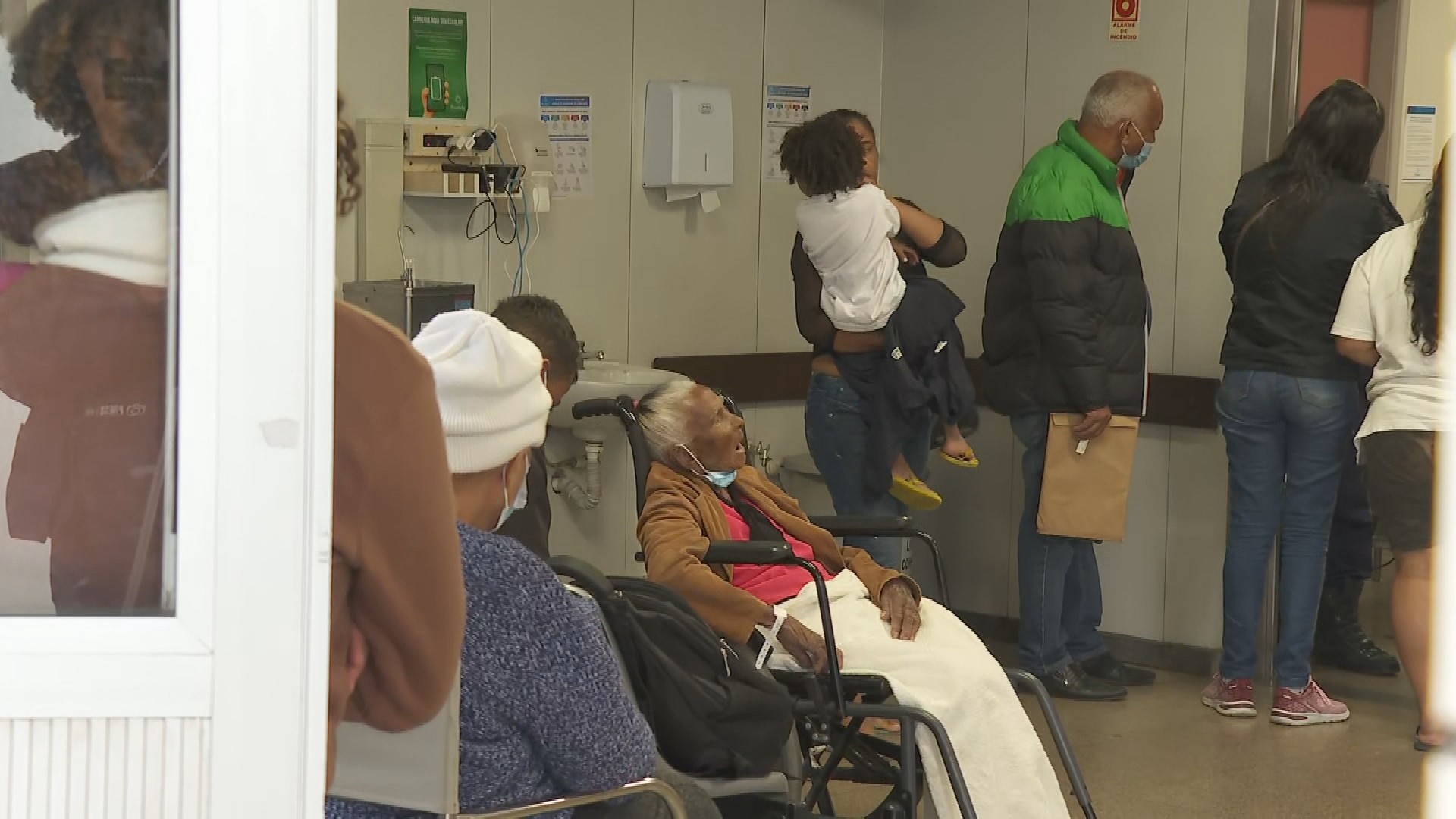 Superlotação faz Hospital Risoleta Neves, em BH, atender apenas casos graves