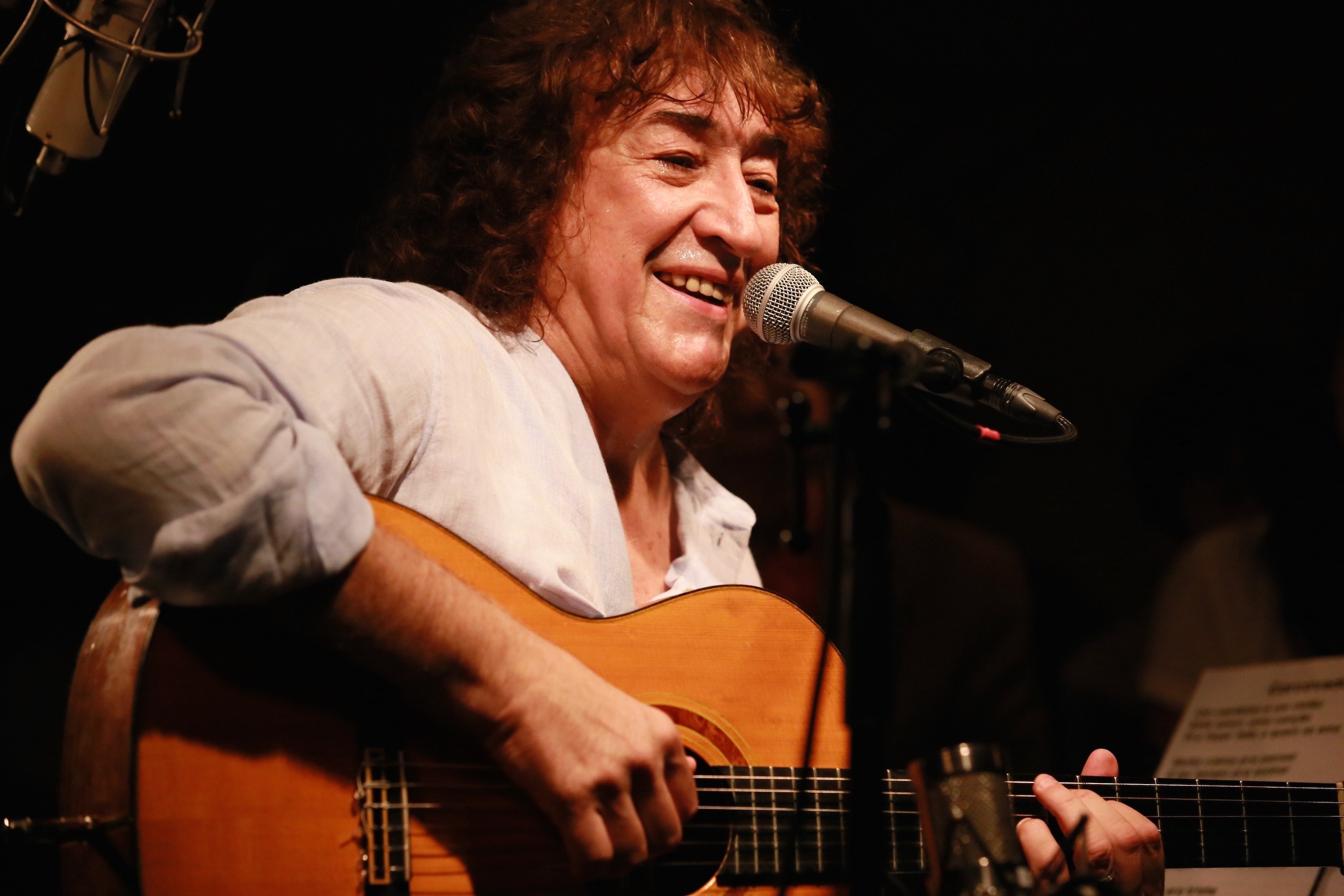 Toninho Horta, stand up caipira, rock e paradas natalinas animam o fim de semana no Sul de Minas