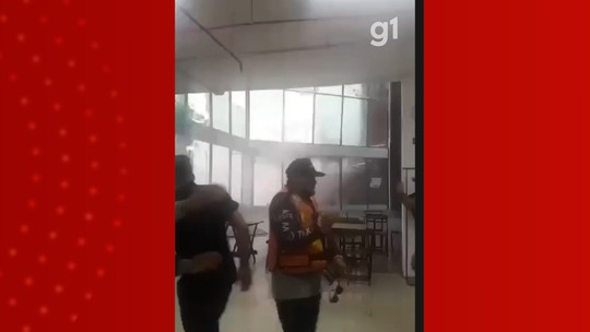Temporal derruba vidraça de shopping na Zona Leste de Manaus; VÍDEO - Programa: G1 AM 