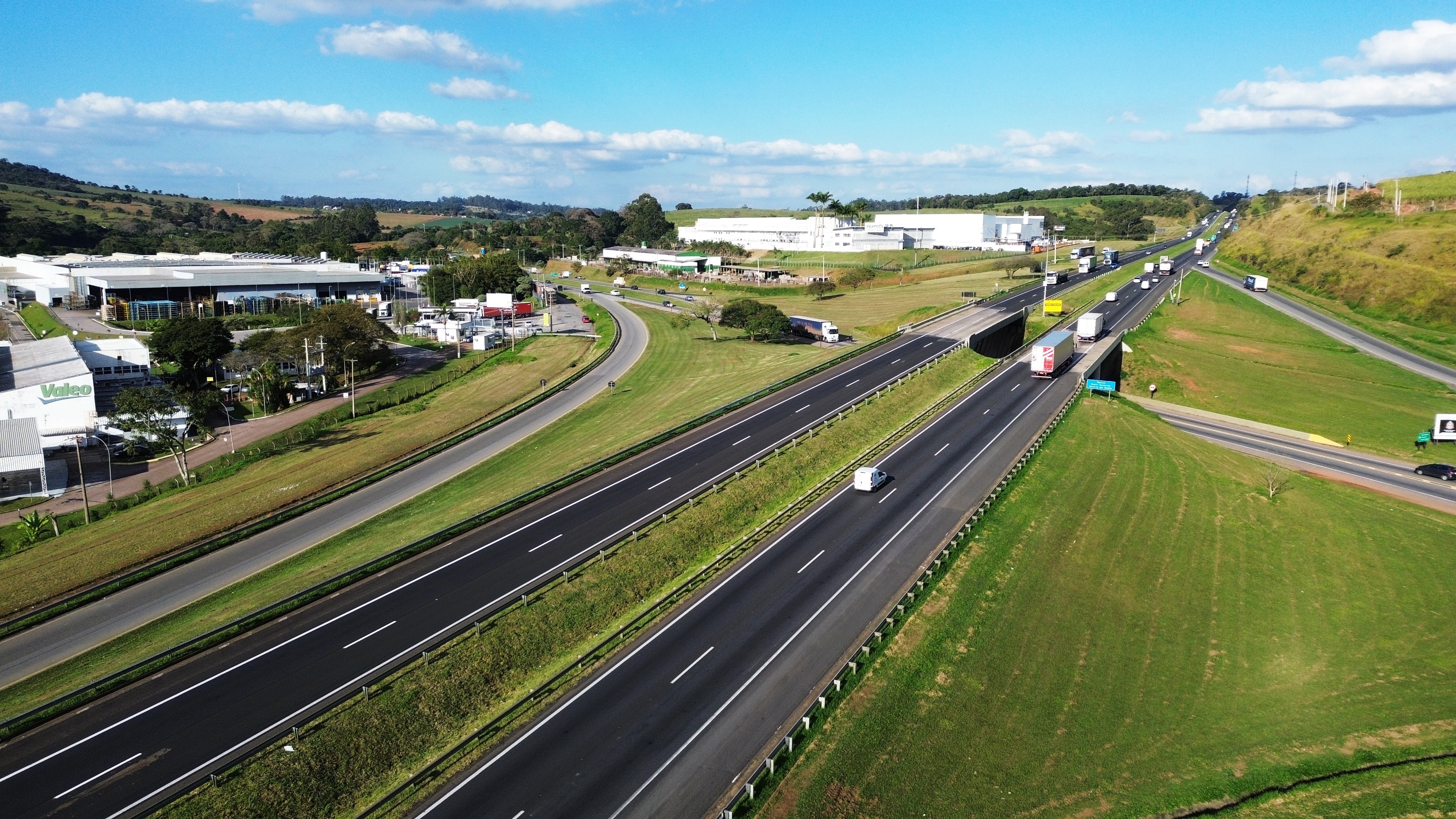 Mais de 4 milhões de veículos devem circular nas rodovias do Vale e região bragantina durante o feriado de Finados