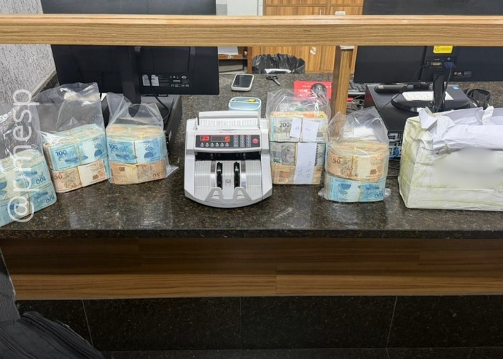 PM encontra R$ 500 mil em caixa de chocolates &mdash; Foto: Divulga&ccedil;&atilde;o