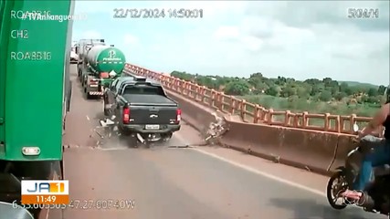 Novas imagens da queda da ponte são divulgadas