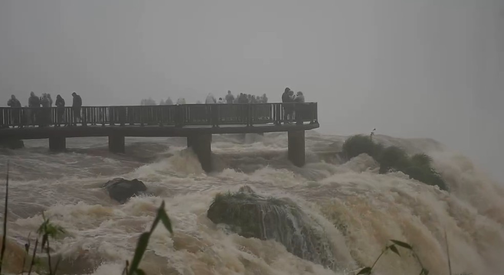 Vazão nas Cataratas do Iguaçu, em Foz do Iguaçu, chega a 7,5 milhões de litros por segundo — Foto: Parque Nacional do Iguaçu