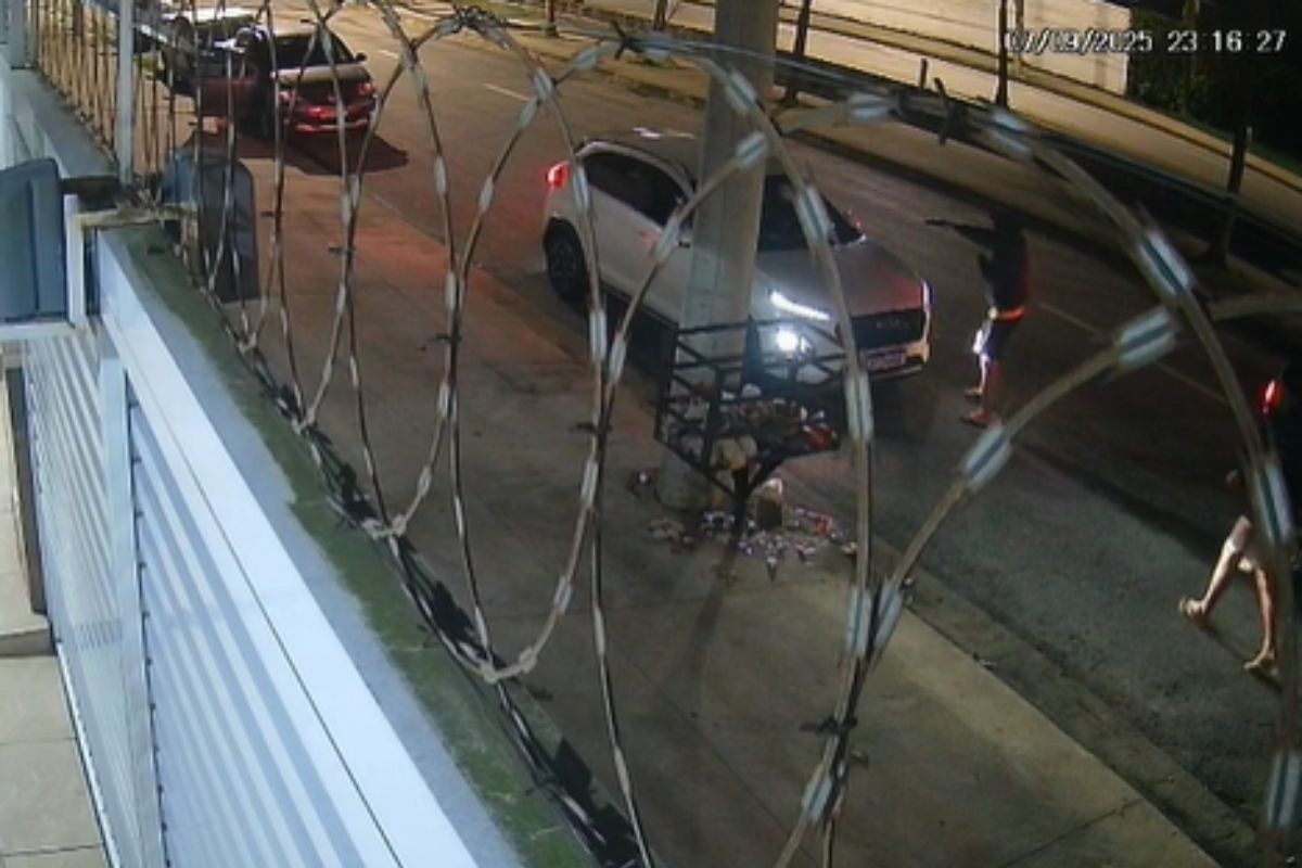 Motorista é rendido por criminosos armados e tem carro roubado em Cubatão; VÍDEO