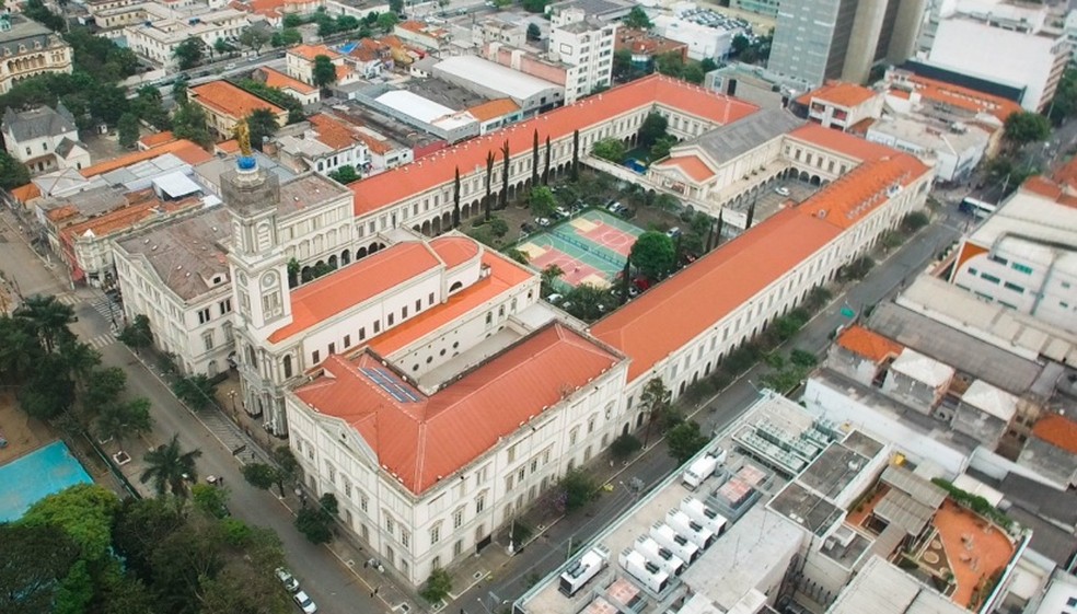 O colégio Liceu Coração de Jesus, no Centro de São Paulo, que agora acolhe mais de 500 estudantes da rede municipal da cidade. — Foto: Reprodução/SME