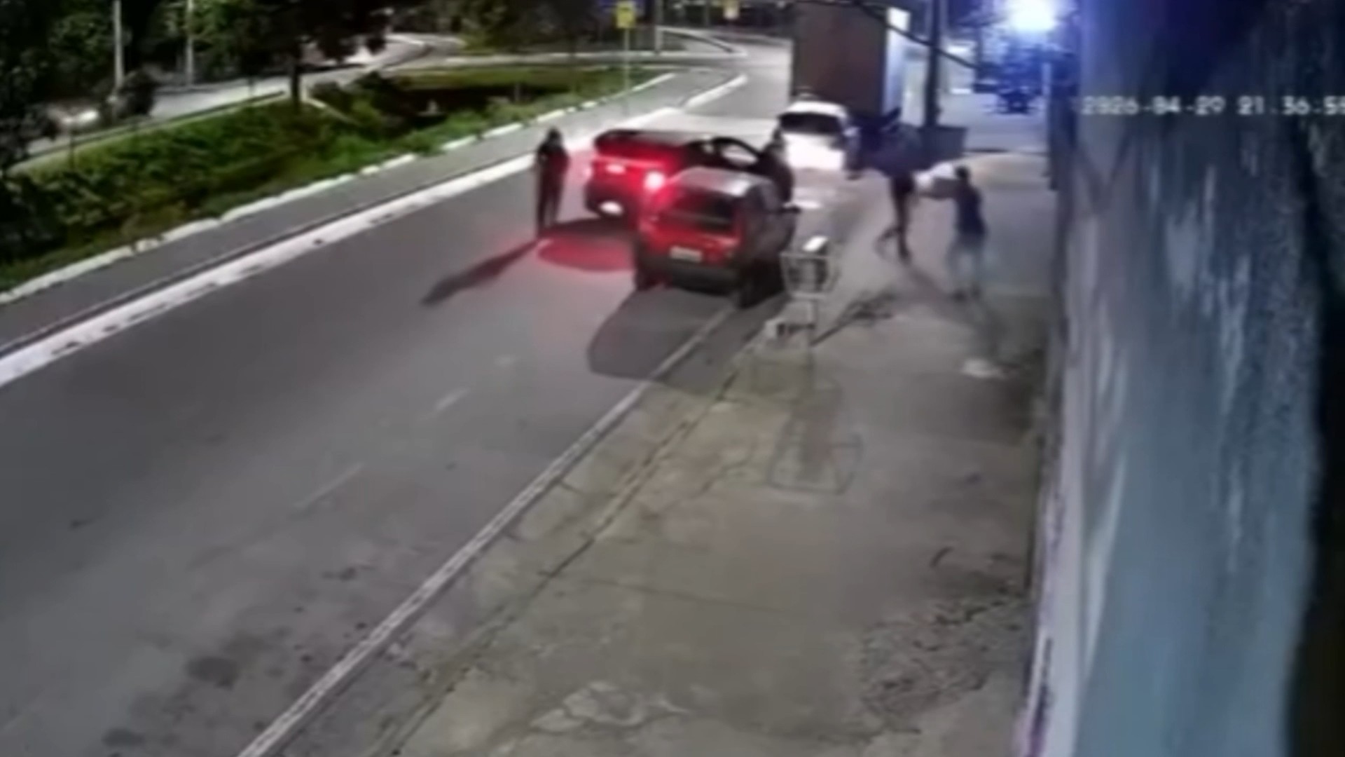 Vídeo mostra homem sendo morto a tiros em Betim, na Grande BH