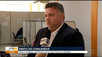 Idosos recebem orientação sobre golpes bancários