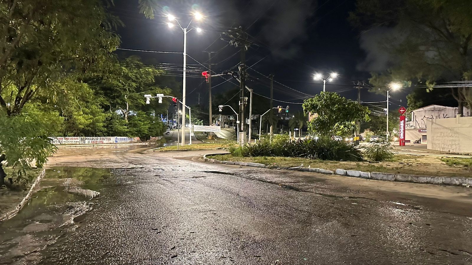 Cruzamento de avenidas em Natal é liberado após interdição por  transbordamento de lagoa