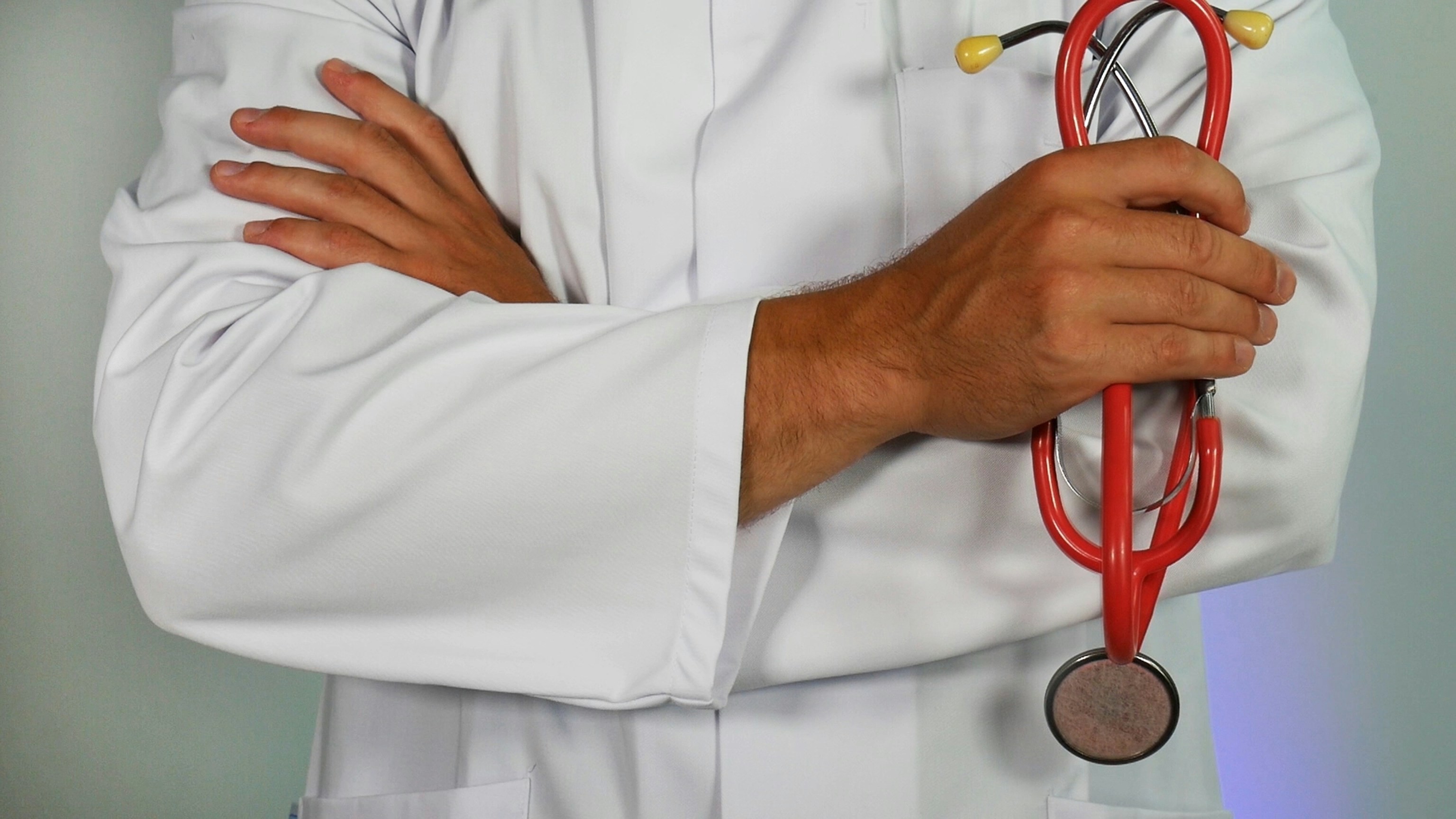 Médicos sem registro de especialista lideram denúncias de infrações éticas em Sergipe, alerta Cremese