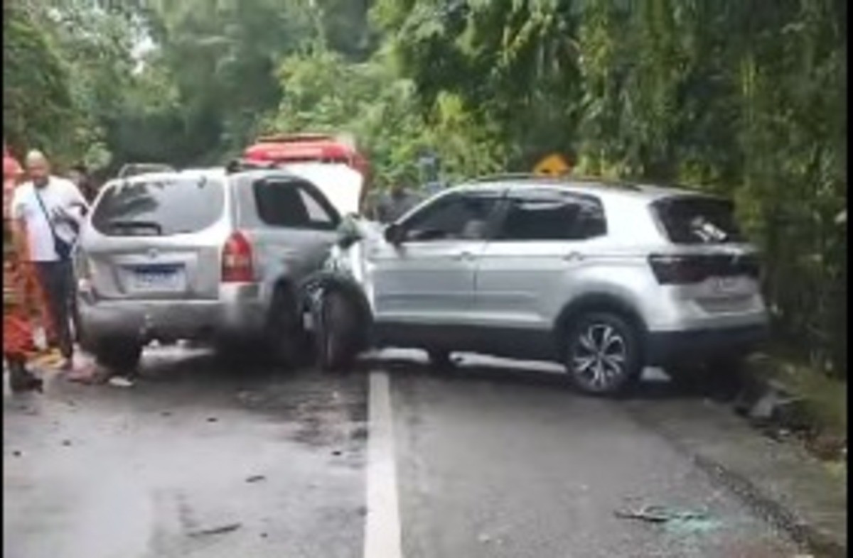 Acidente entre quatro veículos deixa dois feridos na Rio-Santos, em Angra dos Reis