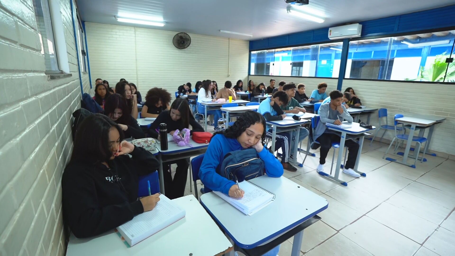 Professores do DF encerram greve e aulas são retomadas