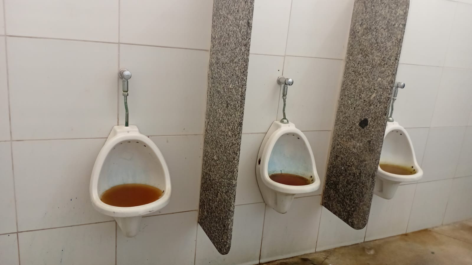 Rodoviária de Salgueiro tem furtos, sujeira e atrasos; passageiros e lojistas cobram melhorias